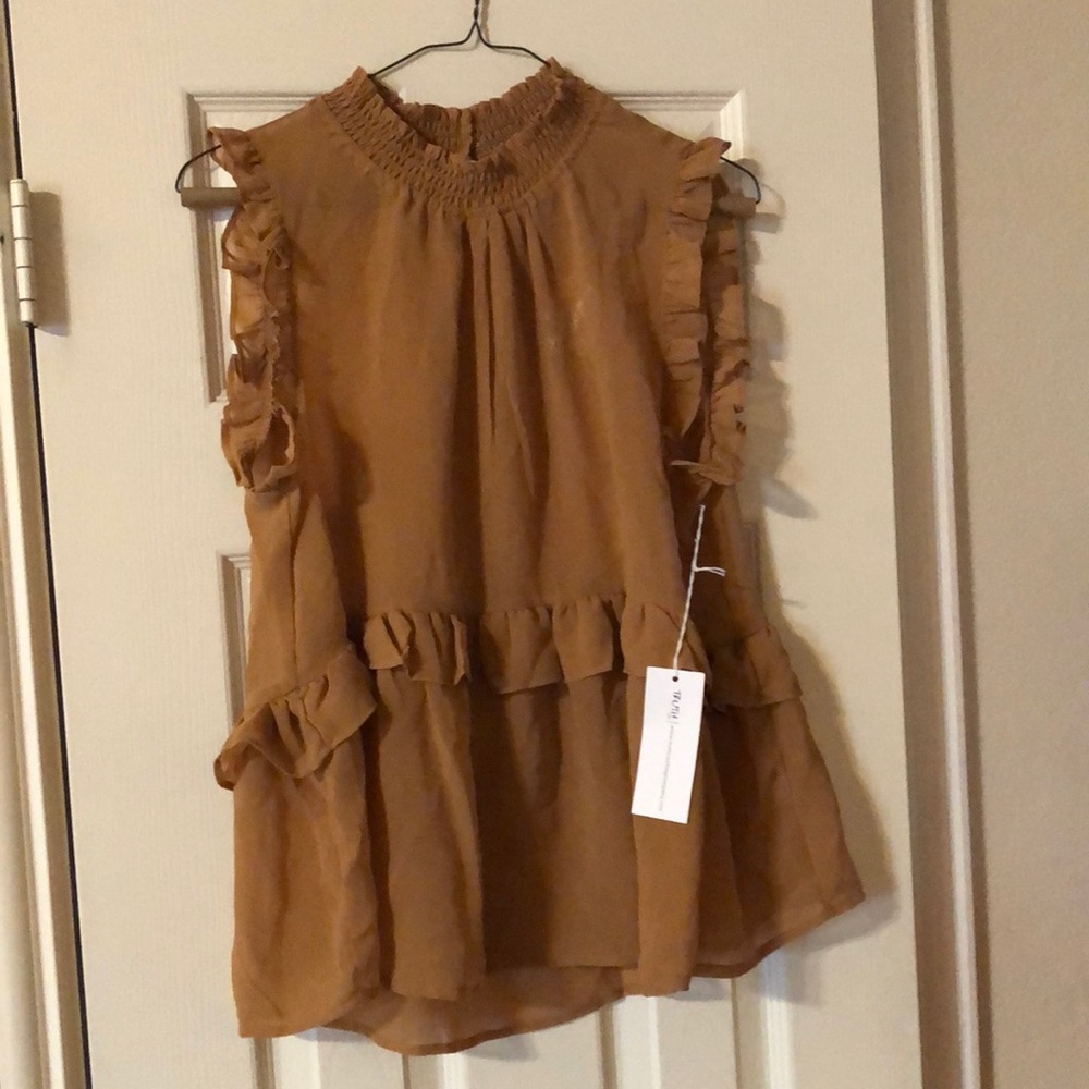 NWT. TruthNYC, mustard top w ruffles sz-L